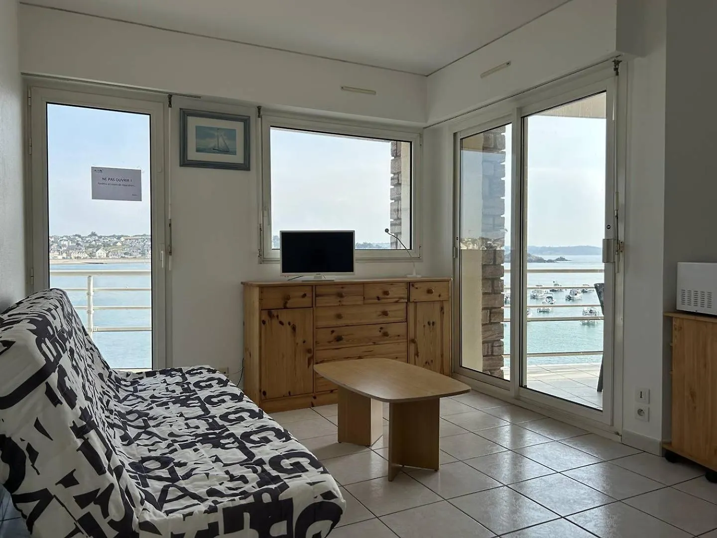 501 - Appartement 1 Chambre A Erquy, A Proximite Du Port, En Bordure De La Plage Du Centre  Erquy